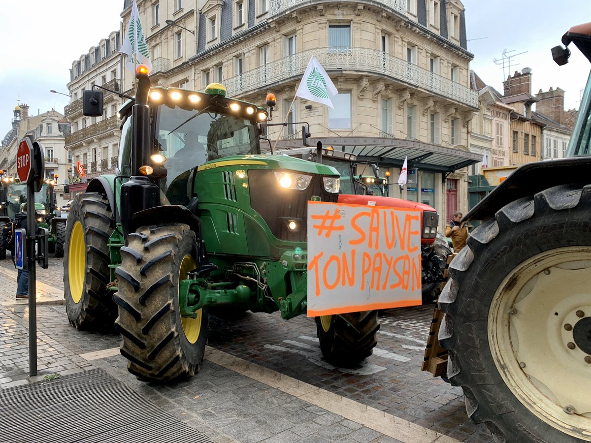 HuguesFadin's tweet photo. Ce mardi 8 octobre après-midi, j’étais à Troyes aux côtés de nos agriculteurs pour soutenir leur action en compagnie de @MenuelGerard, @marcsebeyran et @hospital_joel. 
#SauveTonPaysan @10Fdsea https://t.co/rjPk9jKZPE