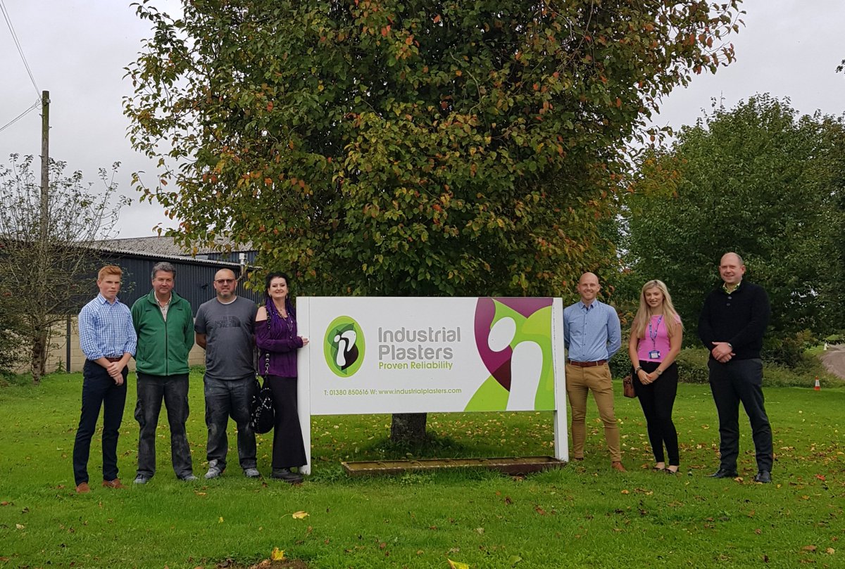 SN15_2DP's tweet image. Good to see Adam Summers from Formula along with a few of his colleagues today. Thanks for the visit!

#nationalcustomerserviceweek #industrialplasters #formula