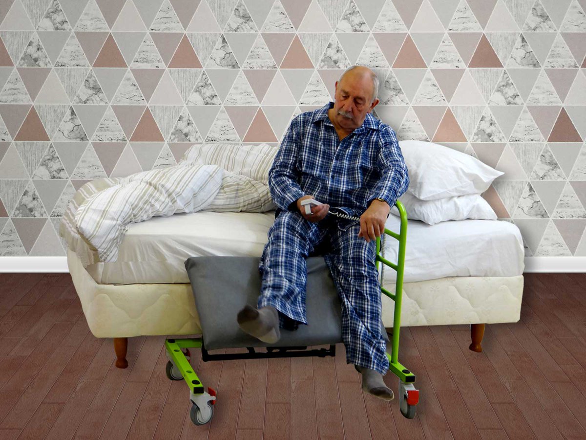 Centrobed's tweet photo. The Mawson #leglifter is #ideal for #communityhospitals or #nursinghomes. The Mawson helps #nurses and #carers with #manualhandling, preventing possible strain or injury. The #mobile Mawson has braked wheels and a #rechargeable battery pack, suitable for #multibed use. #Portable https://t.co/E1ZiFclcAh