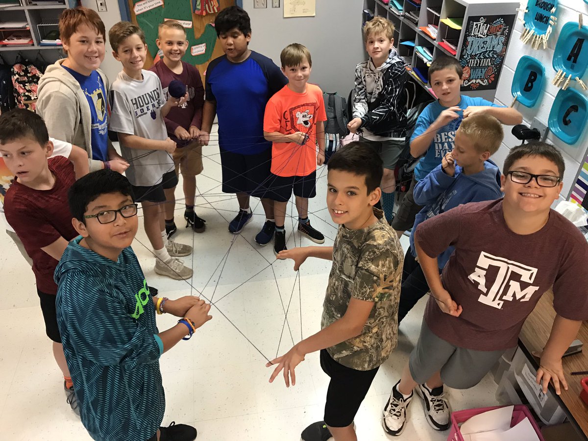BoerneBurleson's tweet photo. Making connections this morning! @CuringtonElem #morningmeeting #stickwithkindness #WeAreBoerne https://t.co/jk6gcW8I5p