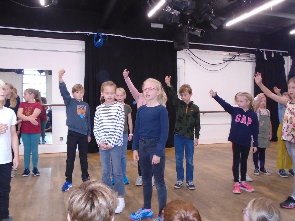 ExeterSchoolUK's tweet photo. We cannot wait to see Lower Two and Upper Two Drama Clubโs rendition of Macbeth next month! They attended a workshop @exeter_phoenix @SSF_UK
#theScottishplay #exeterschooldrama #exeterjuniorschool #exeterschoolextracurricular #exeterschoolopportunity #BreakthroughShakespeare https://t.co/9bzIRJYLYM