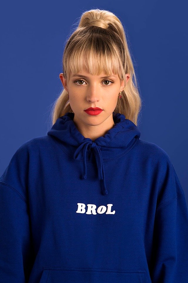AR_STUDI0S's tweet photo. Disponible sur https://t.co/ydDu6nfVRe : la collection BROL Oversize d'@angele_vl en coton 100% recyclé, fabriquée au Pakistan au sein de TexPak, une usine responsable, partenaire du «Punjab Skills Development Fund», une entreprise à but non-lucratif. @Initial_a_s #arstudios https://t.co/2GUCQ7Jgdf