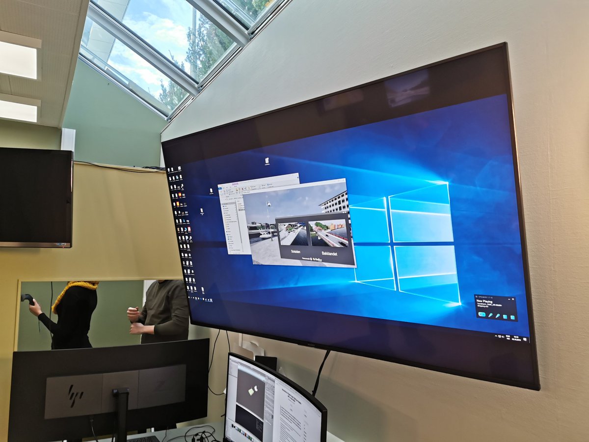 citizensensing_'s tweet photo. Today, we visit the VR lab of the @NTNU. We are able to travel to Greenland, experience up to 7m higher water level and shoot climate bandits. https://t.co/GUNIthOONv