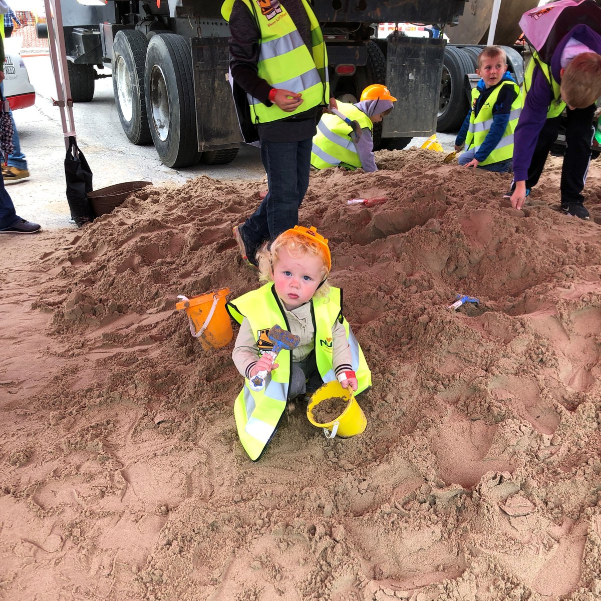 TurnerCo_KC's tweet photo. We had so much fun sponsoring NUCA KC Chapter #DozerDaysKC! All of the booths were great! What a great event to gets kids interested in the A/E/C industry! https://t.co/iRXn0Z1ZaU