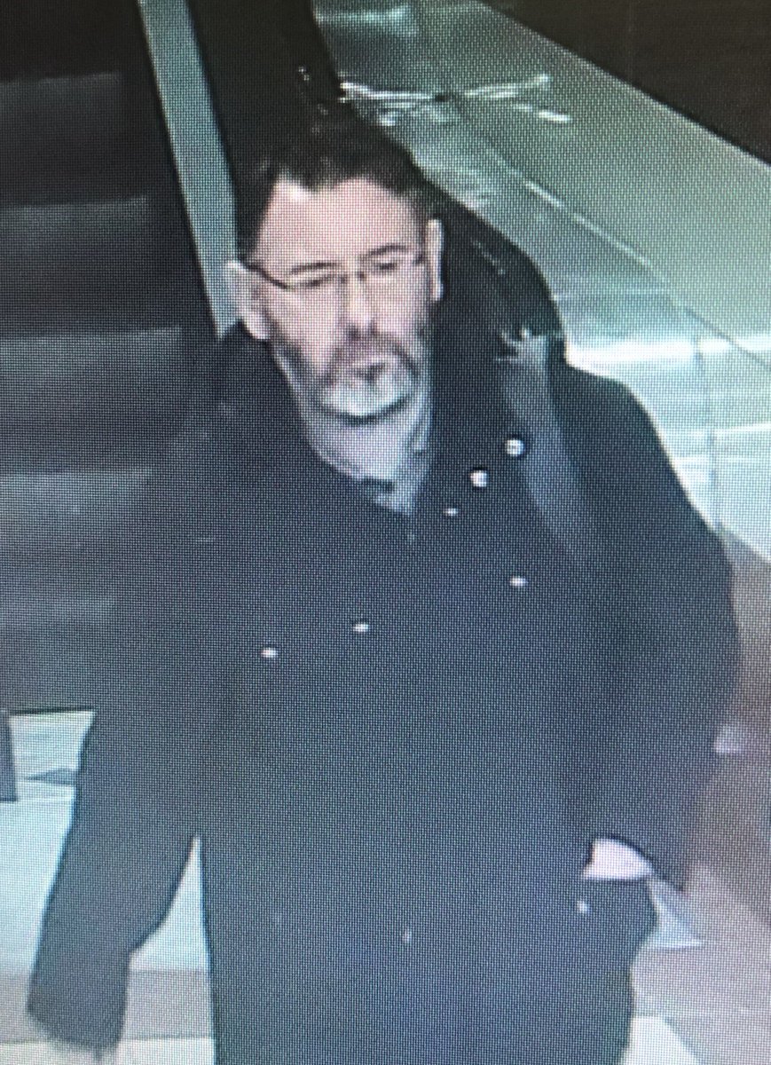 GlasgowEPolice's tweet photo. MISSING MAN PAUL DOCHERTY, EASTERHOUSE
Please help us find Paul Docherty, 41, last seen in Easterhouse area on Monday 7 Oct. Call 101 and quote incident 0088 of 8 Oct. Read More: https://t.co/6DoxpIWIe5 https://t.co/QgLlv2LoTz