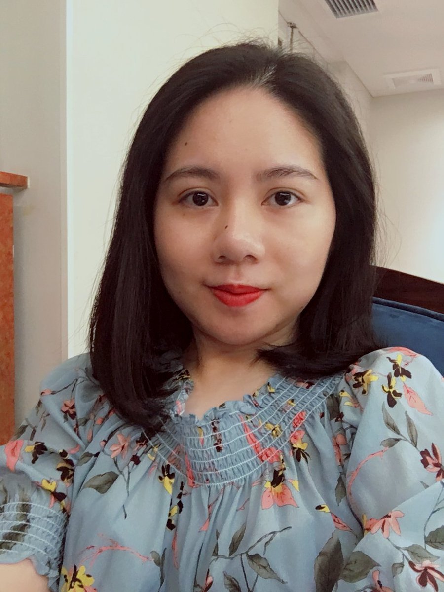 GiangLinhNguy1's tweet photo. Also me in blue!!! I was sleepy at the time so I took selfies to entertain myself and it turned out not too bad https://t.co/Kpn0ch17xy