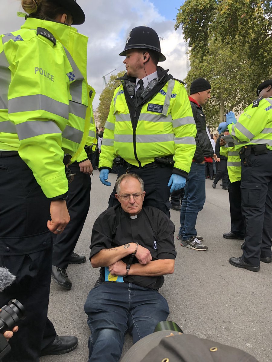 DanJohnsonNews's tweet photo. 471 arrests in London linked to Extinction Rebellion. Here’s one of them https://t.co/qUMfMxbKrH