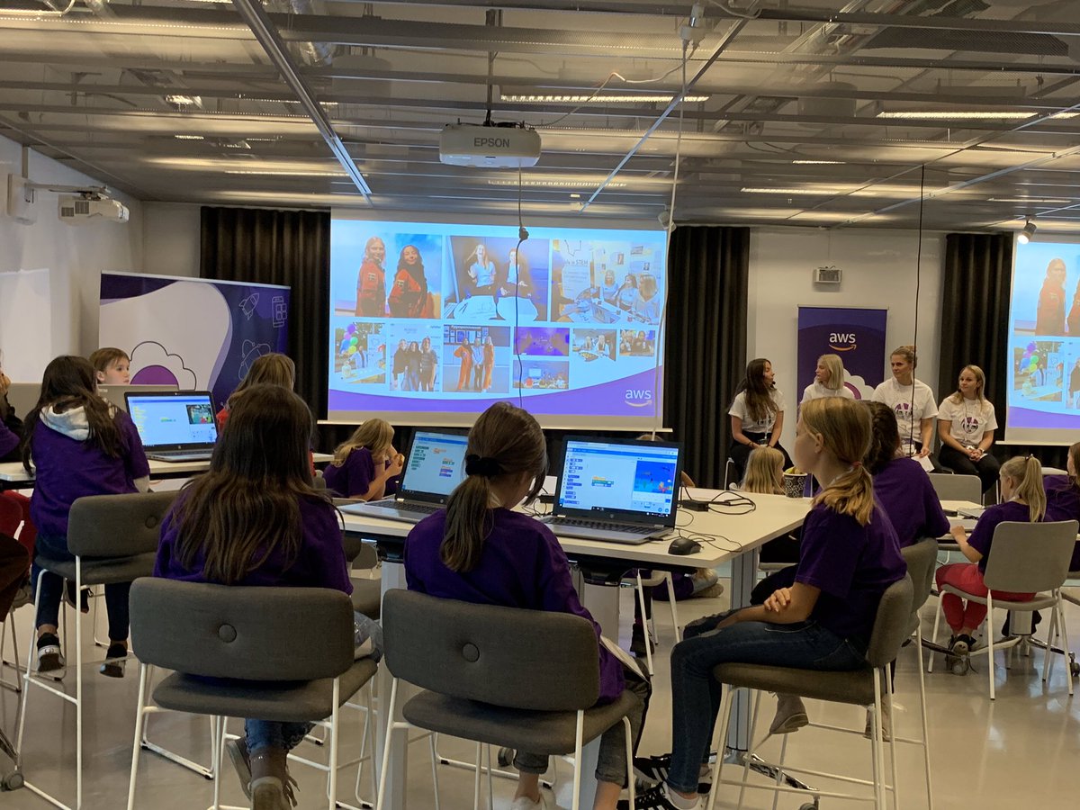 Härlig stämning när #AWSincommunities bjuder in til Girls Tech Days i Västerås. Tjejer, ni rockar🥰 #älskaSTEM #älskamatte