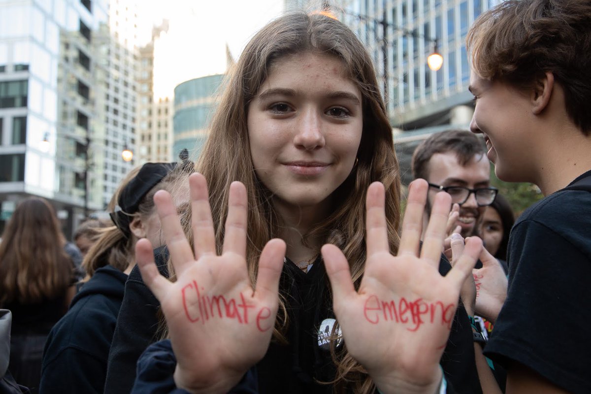 XRchicago's tweet photo. Yesterday we shut down business as usual in Chicago with the brave @climatestrikeil, who are fighting for their future. The rebellion won't stop until everyone is safe. Will you join us? #EveryoneNow #XRUS #ExtinctionRebellion
photo: Denise Poloyac https://t.co/8OM0ujEtJe