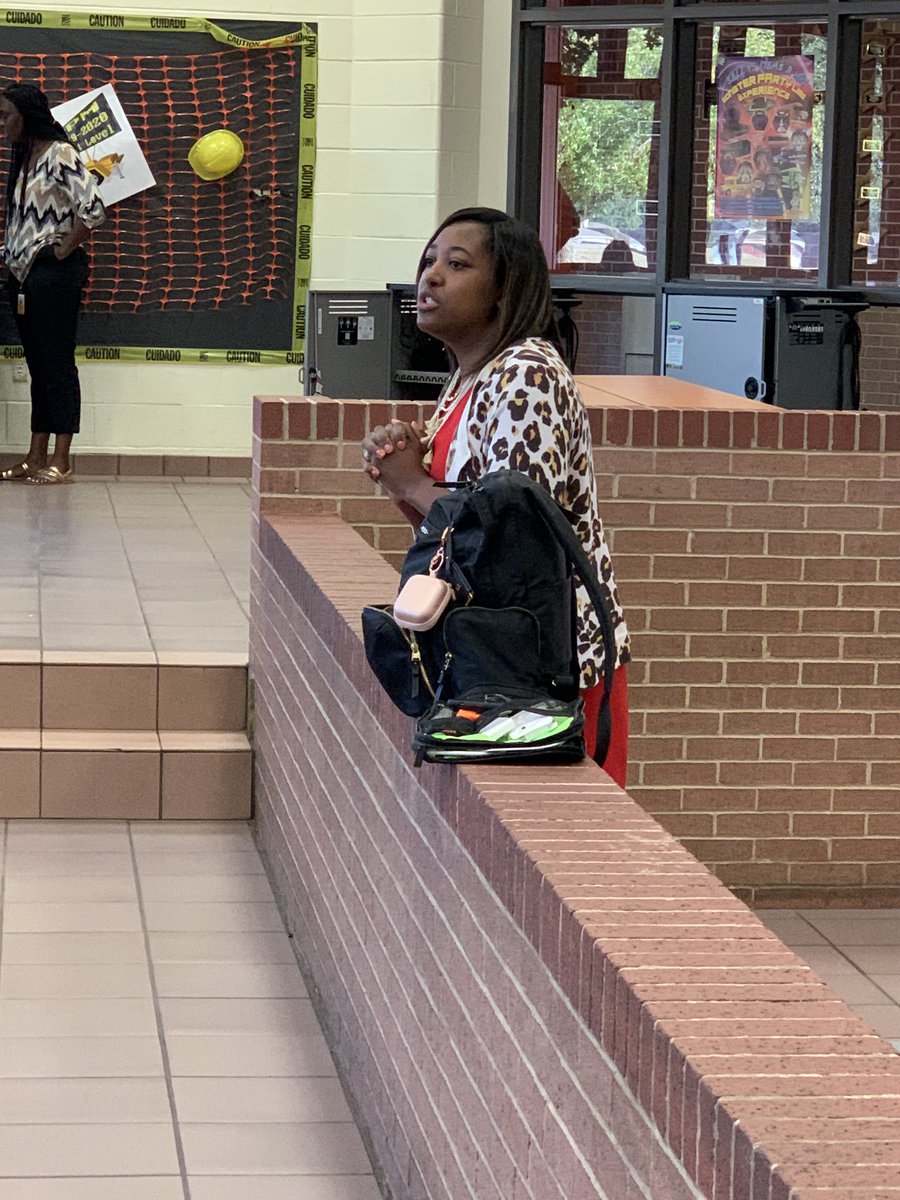 YvonneMThornton's tweet photo. Thanks @askatechnogirl @LancasterISD @RPM_ISSD for an awesome lesson on cyber bullying #DigitalCitizenship #LISDNextLevel https://t.co/JiAwJu4OP6