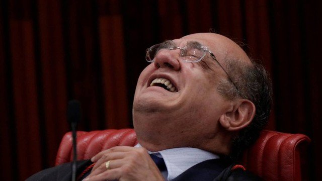 BoletimCoppolla's tweet photo. Sobre @gilmarmendes no @rodaviva:
a lei penal escarra benefícios ao colarinho branco, as cadeias regurgitam corruptos indigestos e, se nada funcionar, a doutrina laxativa do STF (que solta tudo e todos) desarranja os intestinos da Justiça para excretar criminosos engravatados. https://t.co/gft3yhwBV5