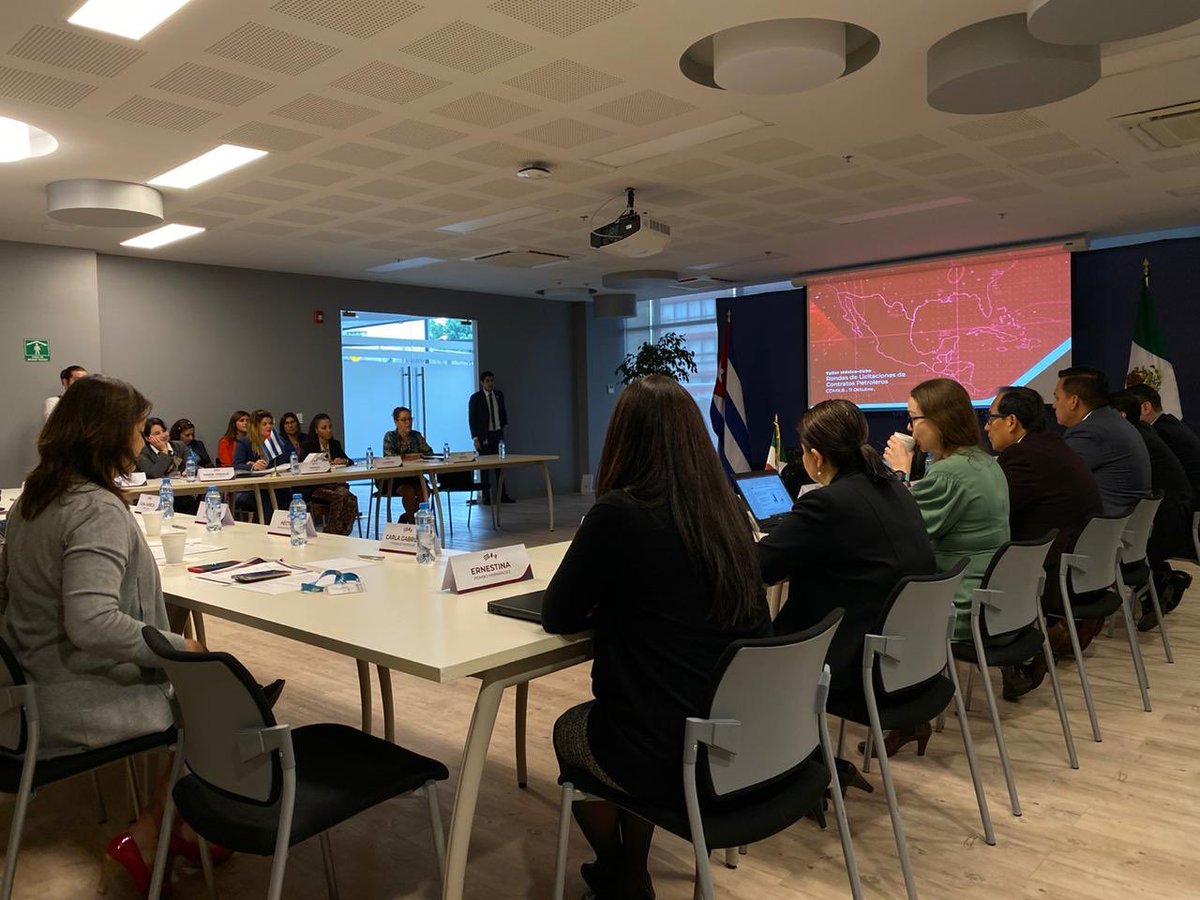 CNH_MX's tweet photo. Nos complace recibir a miembros de la empresa estatal Unión Cuba-Petróleo, con quienes compartiremos experiencias en el “Taller México-Cuba. Rondas de Licitaciones de Contratos Petroleros” 🇲🇽🇨🇺
#MEXCUB #CNHparaTodos https://t.co/g0vIZPKRzf
