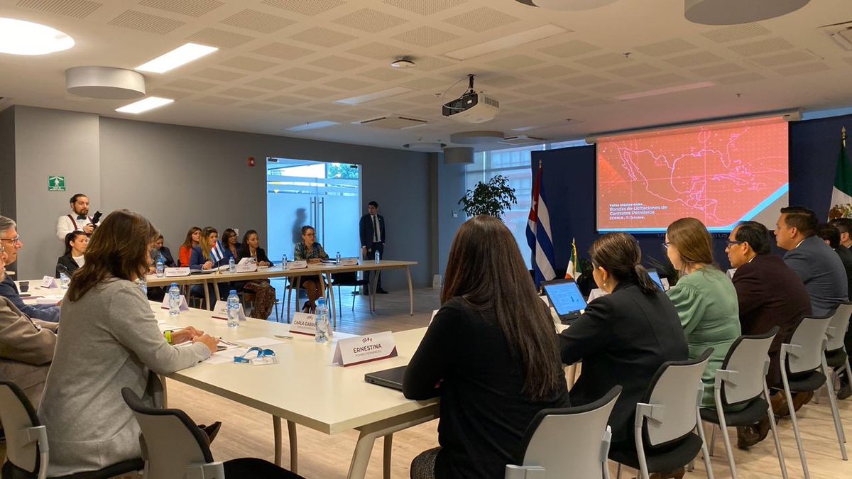 CNH_MX's tweet photo. Nos complace recibir a miembros de la empresa estatal Unión Cuba-Petróleo, con quienes compartiremos experiencias en el “Taller México-Cuba. Rondas de Licitaciones de Contratos Petroleros” 🇲🇽🇨🇺
#MEXCUB #CNHparaTodos https://t.co/g0vIZPKRzf