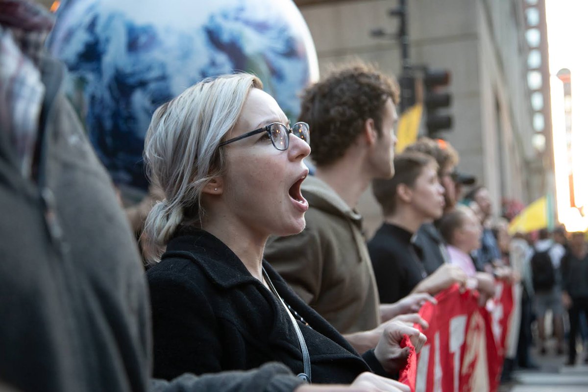 XRchicago's tweet photo. Love & rage.
Joy & fury.
Rejoice & rebel.
Who's Chicago streets? Our Chicago streets.
#EveryoneNow #XRUS #ExtinctionRebellion
photo: Denise Poloyac https://t.co/DKP0Y59t6d