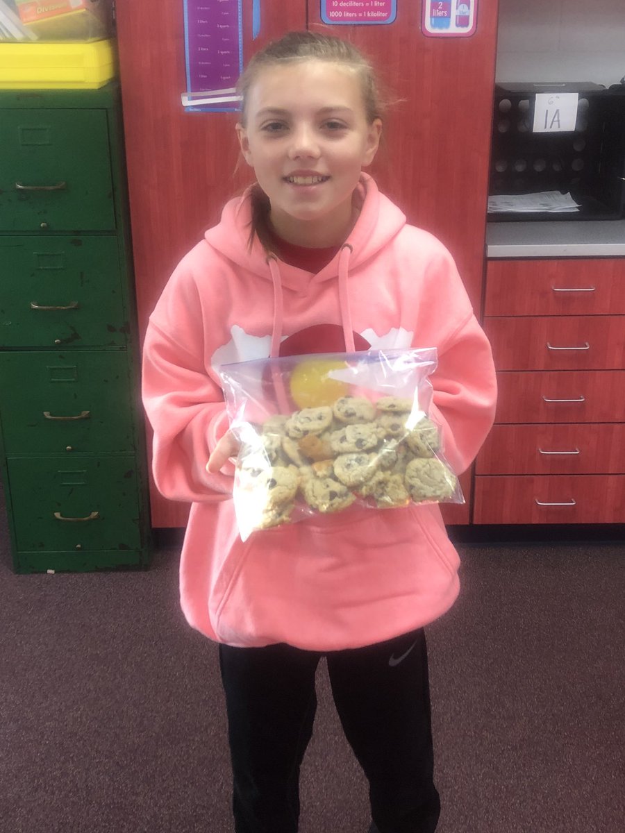 CaseyJTanner's tweet photo. Equivalent Ratios are more fun to talk about when you can taste them! Thanks for presenting and sharing with the class today Hollynn! #ValueBeyondSchool @radioranch76 @Kid_Advocate @PrincipalBaker https://t.co/JJIiGAMsdP