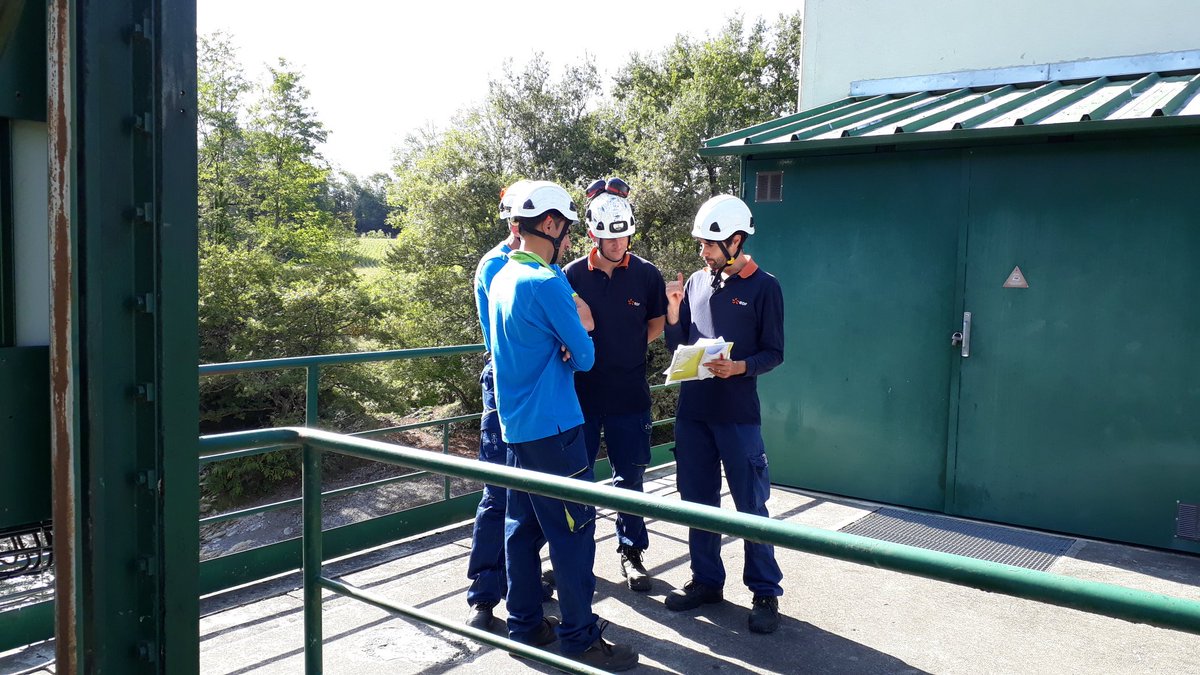 DelcorAndre's tweet photo. @EDF_Hydro_SO , C est parti pour le premier stage en centrale école, à la centrale de Soeix, à @VilleOloron. La centrale et son personnel assistent l'UFPI de Toulouse pour proposer aux stagiaires des exercices "grandeur nature"... #formation #innovation #territoire https://t.co/CGidfejbja