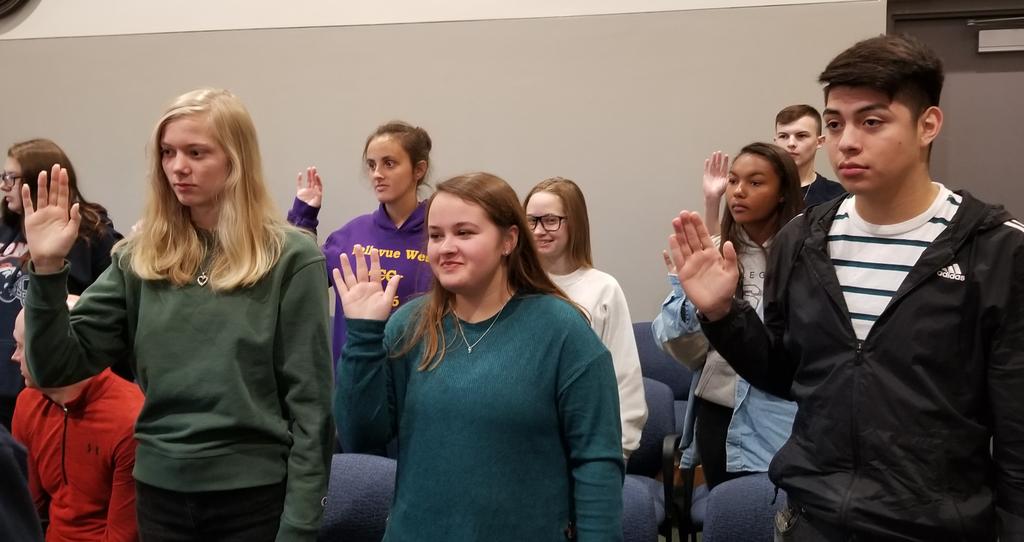 lharrisonwest's tweet photo. Field Trip Alert: Bellevue West AP Gov and Justice & Law students being sworn in as part of Sarpy County Government Day. Students will learn about county government and receive a tour of the E-911 Center/County Jail. #bpsne #APAGAP @TbirdEMPIRE https://t.co/P4fzDu4aPm