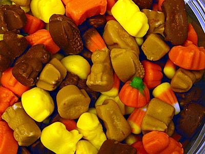 HeidiHarrisShow's tweet photo. My favorite. I pick the yellow ones out and eat them first. #AutumnMix @BrachsCandy https://t.co/rDfm5uShlC