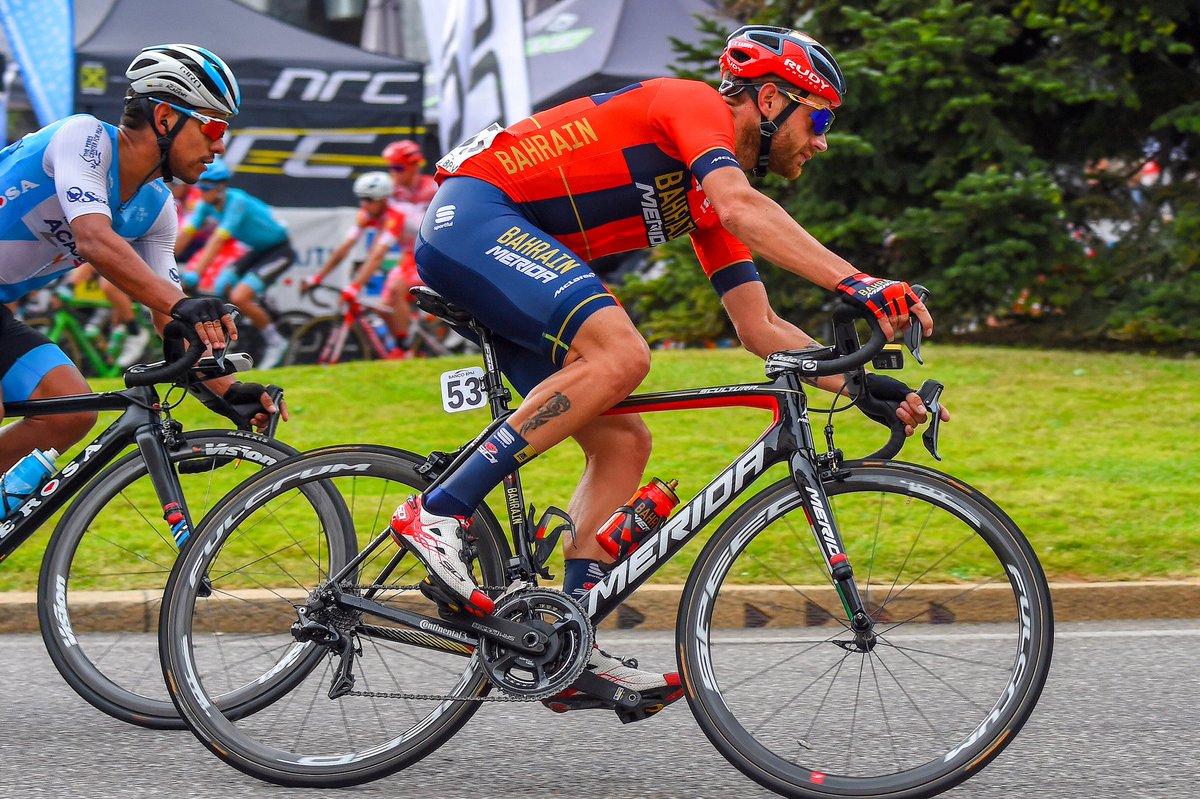 BHRVictorious's tweet image. Our best-placed rider at #TreValliVaresine 🇮🇹 was @CarusoDamiano who finished 9th in Varese.

Unfortunately, our leaders @vincenzonibali and @dylan_teuns were in the group that took a wrong way with about 16km to go.

#RideAsOne

📸 @bettiniphoto