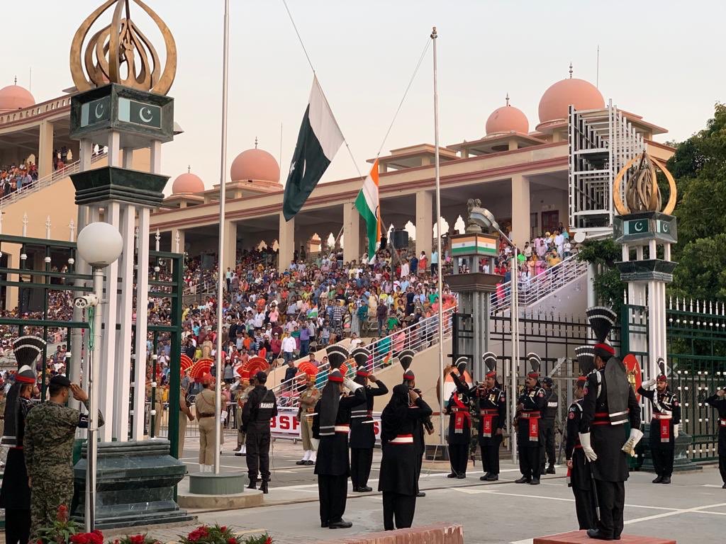 Wonderful stuff at the Wagha Border and enjoyed a wonderful chat and Tea as well #PAKvSL