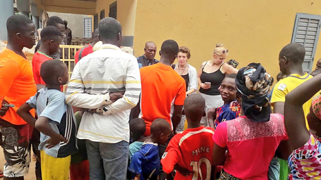 CMC_Guinee's tweet photo. 👀 #MIJB activités hydrauliques 💦 et gestion de la base ⚒, les jeunes des @missionlocal travaillent avec nos équipes terrain 👷🏻♂️👷🏼♀️ pour découvrir les métiers de la #solidarite @Le_CIDJ @departement17 @Adour_Garonne @AmbaFrGuinee @pSEau @ThierryBelhadj @berbouchereau https://t.co/ieK3ctAOFy