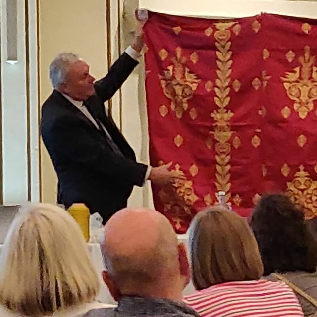 texuob's tweet photo. Georgian restoration silk weaving for #brightonpavilion woven by @humphriesweaving on display at #MiiT2019 #british textiles #textile students #campaignforwool #draperscompany #weaverscompany #makingitintextiles #clothworkers #wool #design #textiles #art… https://t.co/9YDWO8uTkL https://t.co/28WRs9kmwi