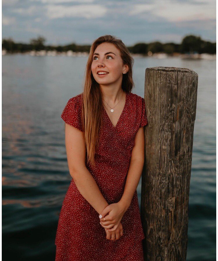 🚨Senior Spotlight🚨
When asked to give advice to underclassmen Lauren said, “Find something you’re passionate about like a hobby or career interest because you'd be surprised how helpful it is to know the things you like... Most importantly, learn how to manage your money...”