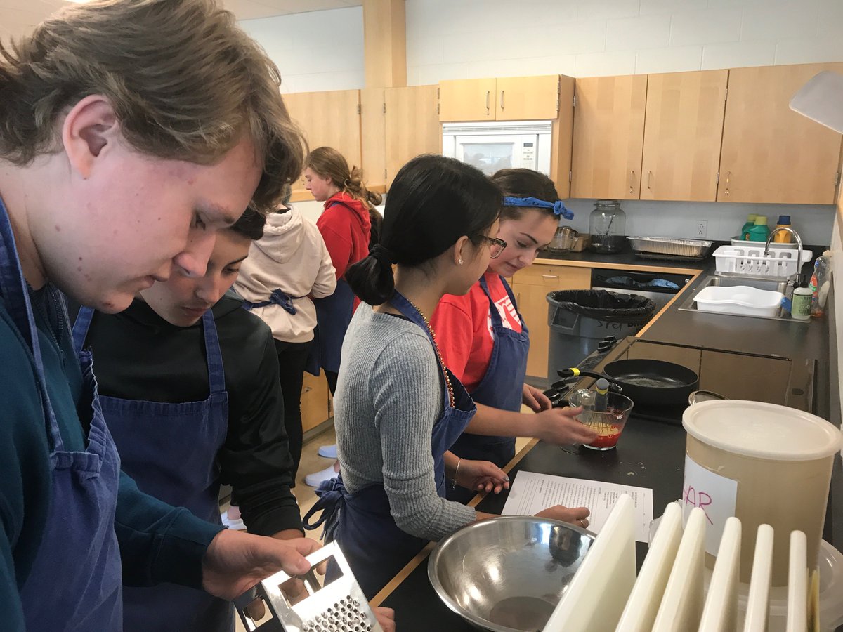 MsDFamConSci's tweet photo. The Incredible Edible Egg Lab! Last weeks' highlights into the wonderful world of Omelets! #everyoneworkinghard, #studentsgettingintoeggs, #asafekitchenisagoodkitchen https://t.co/CMhPsom6kN