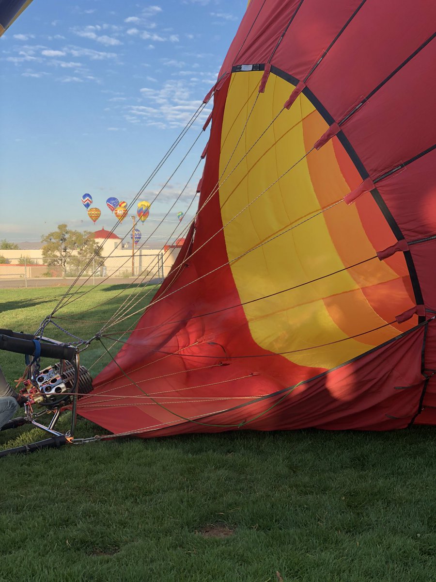 EGRossrams's tweet photo. Launch was a success!! A great morning start for the kids at EG ROSS!! #BALLOONS #GRATEFUL #ABQWeather @chris_zone4 @APSLZ4 @ABQschools @balloonfiesta https://t.co/WE15q8fZG8