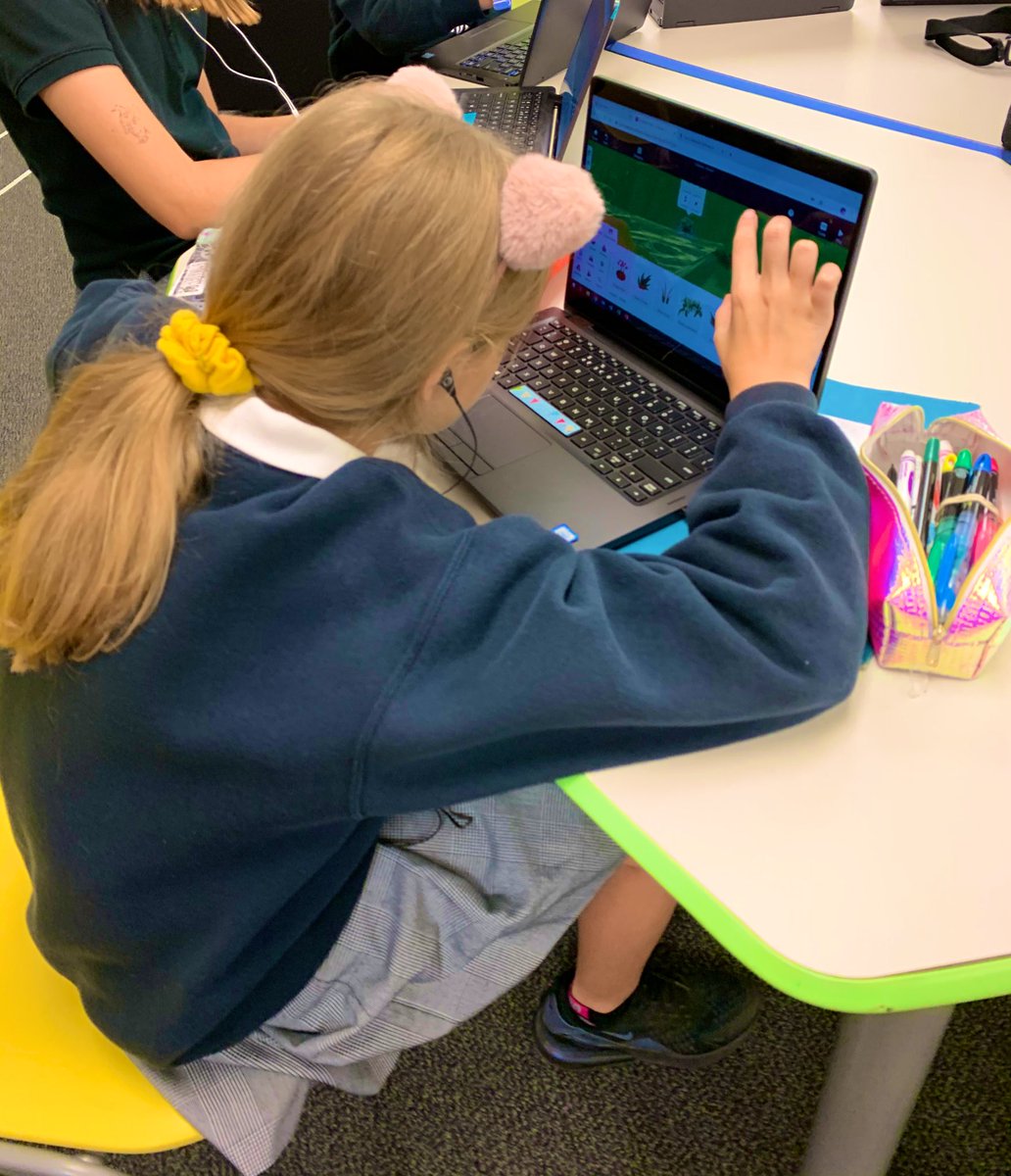 MissWMiller's tweet photo. Lots of excitement with @MrStigers  classes today. Girls creating virtual creations with animations and code.@CoSpaces_Edu  #canwedothisduringstudyhall #isthisjustforschool #successfulclass https://t.co/OhTp0qFmvW