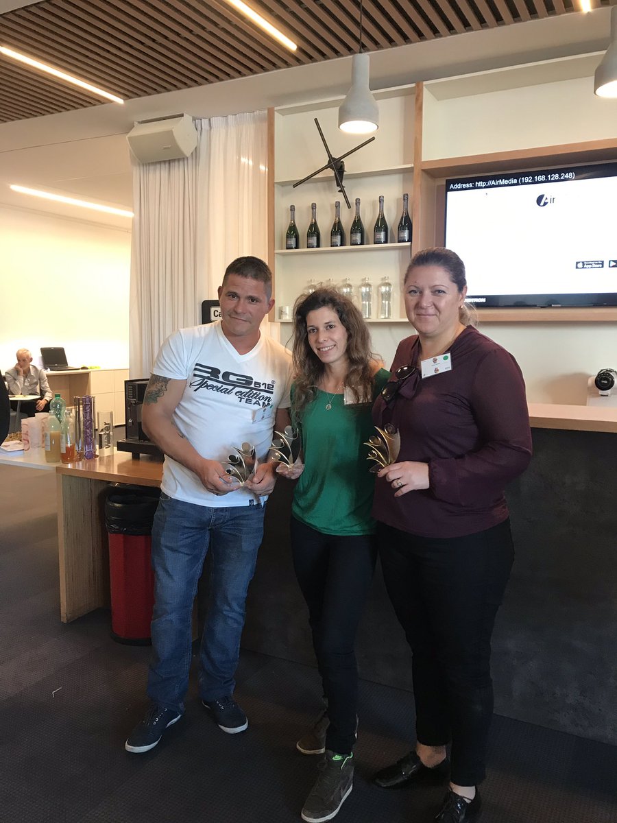 Remise des prix innovation finale du #kioz challenge 2019 #GRDFSE : félicitations aux différents vainqueurs, à Tiphany, Jimmy &amp; Amina avec le Bouchon Opturateur du Compteur issu du challenge inno GRDF-CFAI Provence 2018 &amp; merci <a href="/filbiniou/">Philippe MÉTAIS 👨‍💻</a> &amp; <a href="/PascalN_Diaye/">Pascal N'Diaye</a> pour leur venue @WLGaz