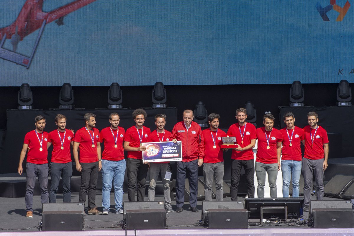 Teknofest / Savaşan İHA yarışması Türkiye 1.'liği ödülünü Cumhurbaşkanımız Sayın Recep Tayyip Erdoğan'dan almış olmanın gururunu yaşıyoruz. <a href="/T3Vakfi/">TR Teknoloji Takımı</a> <a href="/TurkishTechnic/">Turkish Technic</a> <a href="/itu1773/">İTÜ - İstanbul Teknik Üniversitesi</a>