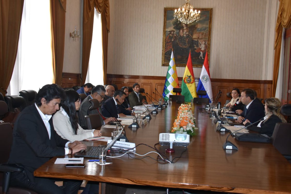 MRE_Bolivia's tweet photo. #AHORA| En el @MRE_Bolivia inicia la Reunión Bilaterial Bolivia - Paraguay "Iniciativa Pantanal", ambos países fortalecen sus lazos de integración en un trabajo conjunto para la protección y gestión hídrica sostenible del Pantanal. #BoliviaIntegra 🇧🇴🤝🏼🇵🇾 https://t.co/JqJQZxUoH7