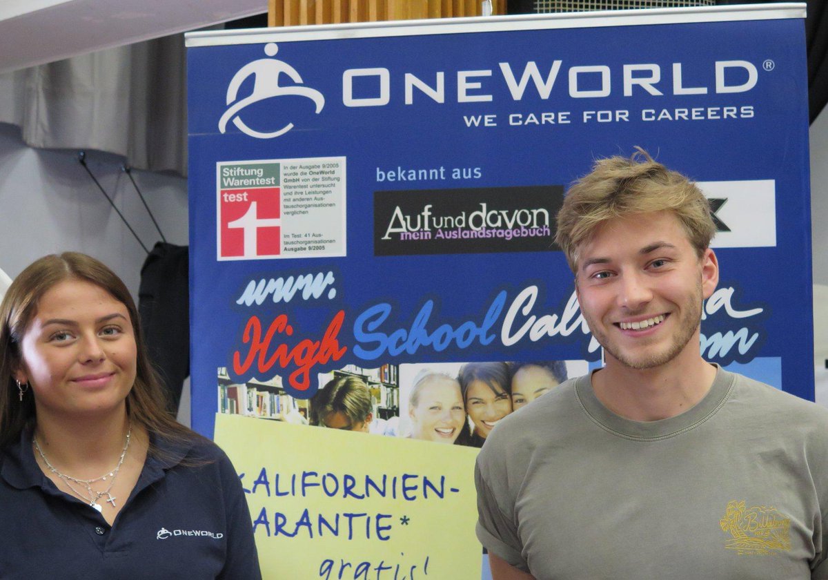 OneWorldGmbH's tweet photo. Unser freundliches Berater-Team 🙂 auf der JuBi (Jugend-Bildungsmesse) am Grashof Gymnasium in #Essen. (Foto von @weltweiser) 🌎🌍🌏
🇺🇸#Auslandsjahr #Sprachreise #USA #California #Schüleraustausch #StadtEssen https://t.co/SmQDSuHLA2