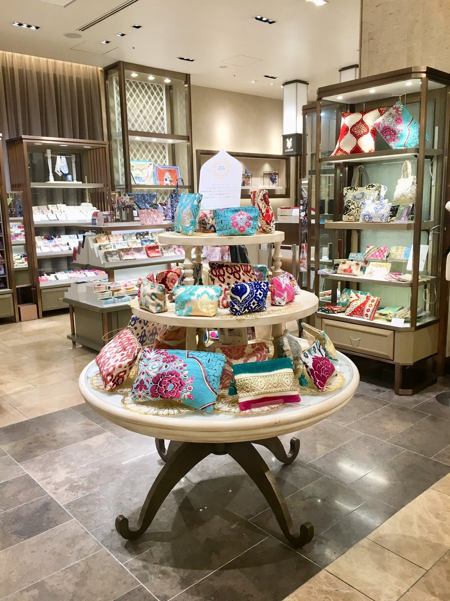 ট ইট র ソニアジャーニー Popup 銀座三越 1f 明日から15日 火 まで始まります 新作がたくさん入荷しているので是非ぜひお立ち寄りください 4丁目交差点の入り口から入って左手 ハンカチ 売り場のエリアです 銀座三越 ソニアジャーニー フレンチ