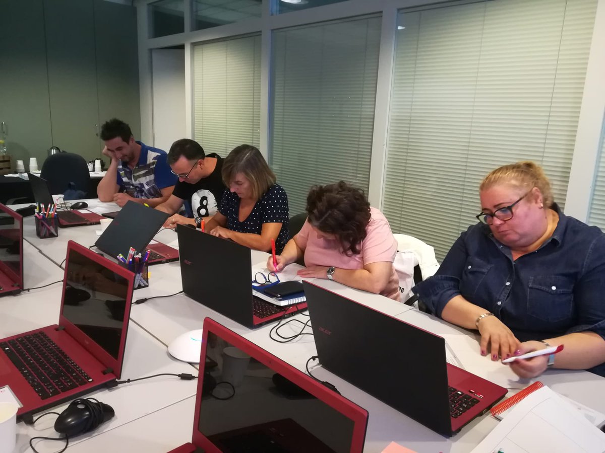 ViladecansEU's tweet photo. @LEAaccelerator Now participants, according to their roles, are going to discuss shortly the videos, take positions and fill out the table provided!📝#learntechaccelerator https://t.co/ApdYa0D02F