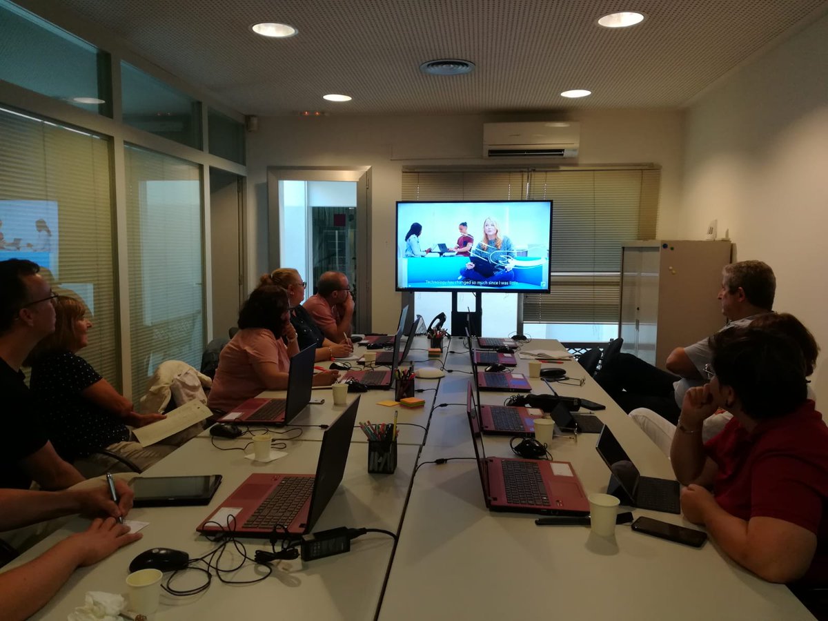 ViladecansEU's tweet photo. @LEAaccelerator Now participants, according to their roles, are going to discuss shortly the videos, take positions and fill out the table provided!📝#learntechaccelerator https://t.co/ApdYa0D02F