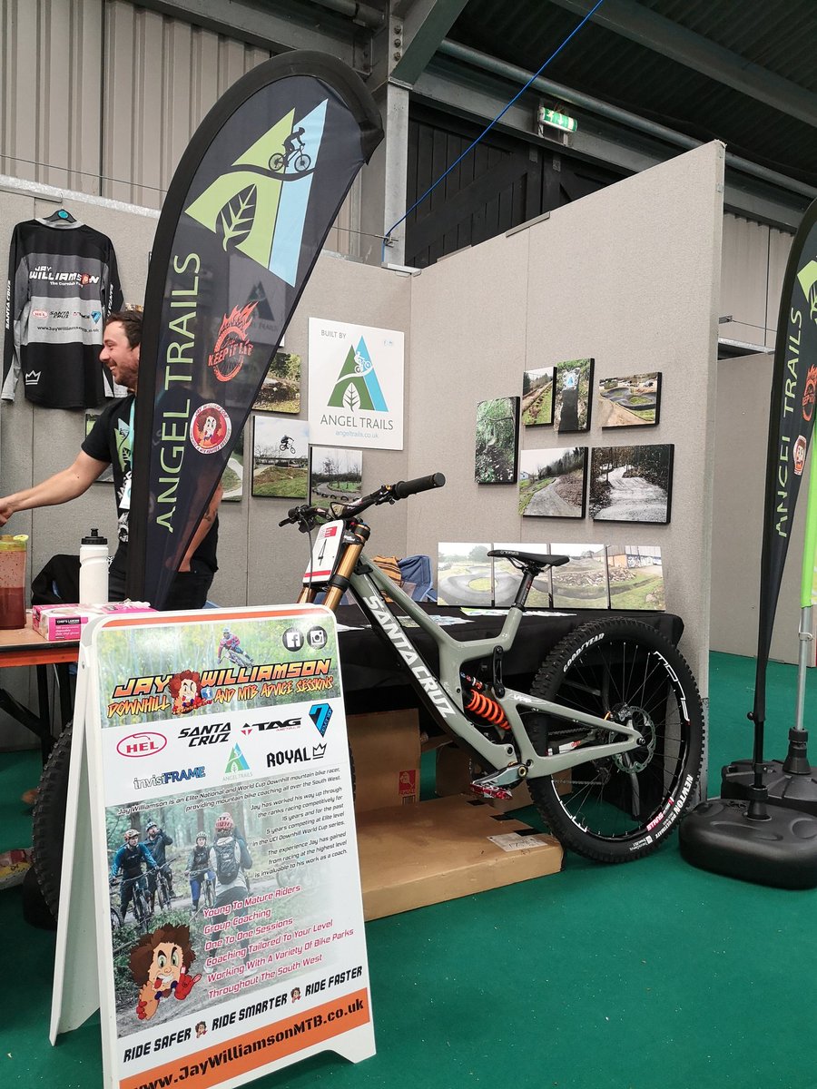 Jaywilliamson_'s tweet photo. Great to see a busy #cornwallskillsshow today, helping build connections within the world of cycling.
.Angel trails - MTB trail building
.Jaywilliamsonmtb - MTB coaching.
#cornwallskillsshow
#GetSkilled @RoyalCornwall https://t.co/zvxWdMUWff