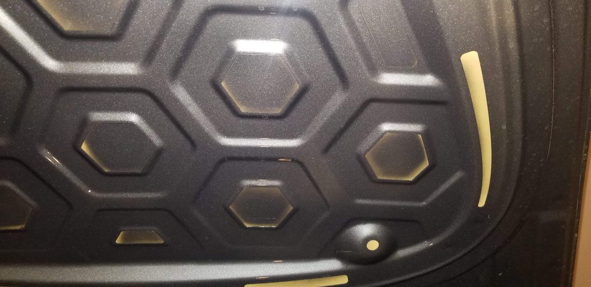 BrandonMXB's tweet image. Love my @Tesla P3D, $TSLA long, but is this how we&apos;re painting these amazing cars? Thin or unpainted door gaps, at least two paint nibs on every panel, disconnected wiper hoses, trunk lighting and more. Slow down! Love the car but c&apos;mon. &quot;within spec&quot; #TeslaPaintIssues @elonmusk