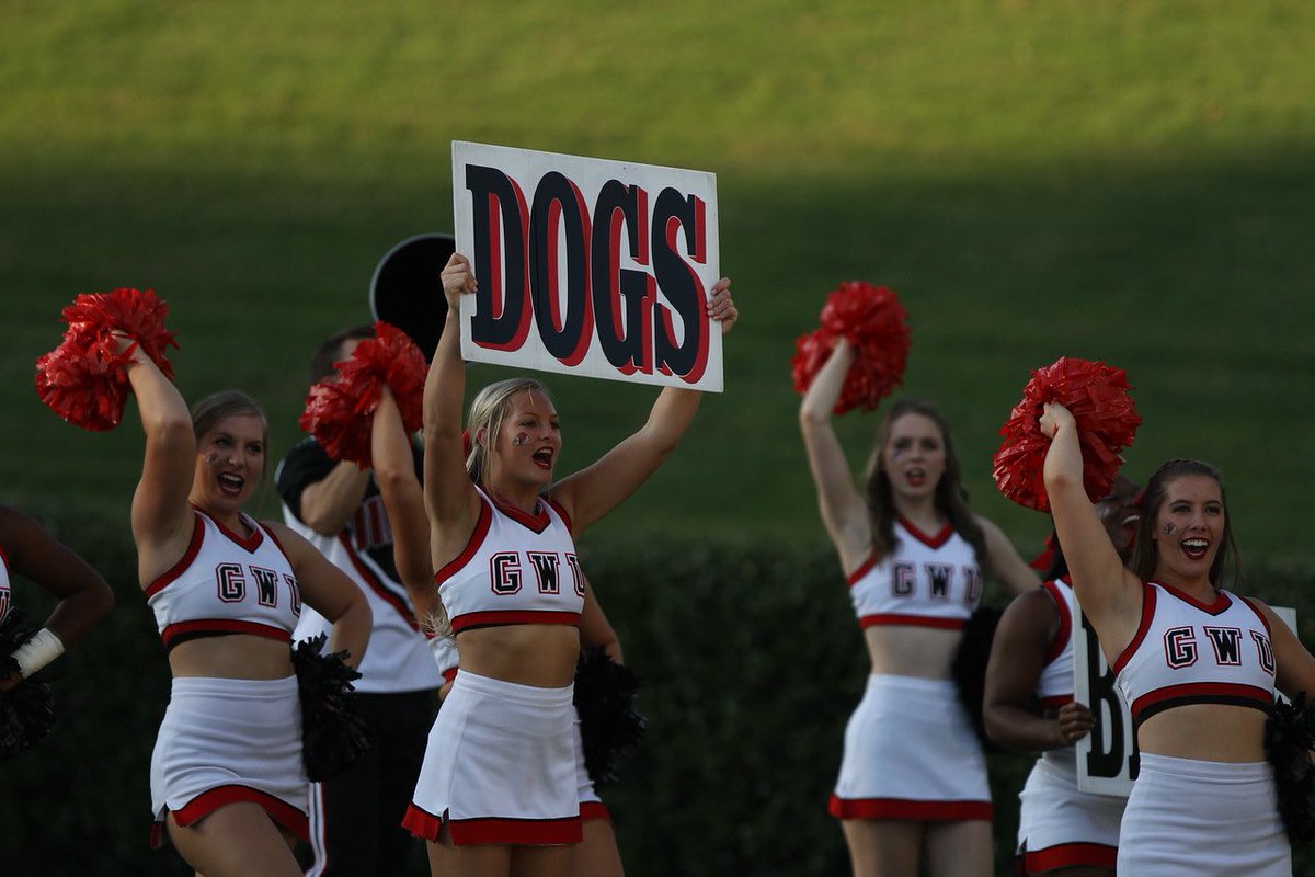 Who’s ready for HOMECOMING?¿ Can’t wait to see everyone on Saturday... SKO DAWGS 🐾❤️🏈