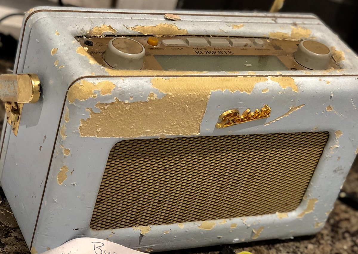 Love our <a href="/RobertsRadioUK/">Roberts</a> but what is going on with the case?