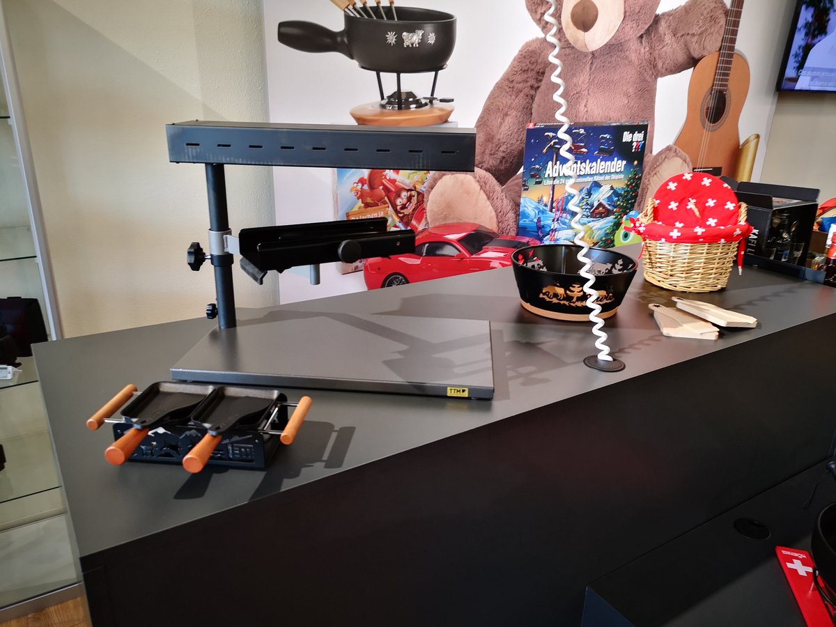 PgunMan's tweet photo. Il est temps de mettre en place les appareils à raclette et les caquelons à fondue au Showroom @brack Renens 🧀🙃 #TimeToRaclette #TimeToFondue 🇨🇭🇨🇭🇨🇭 https://t.co/TCq0SW6HVv
