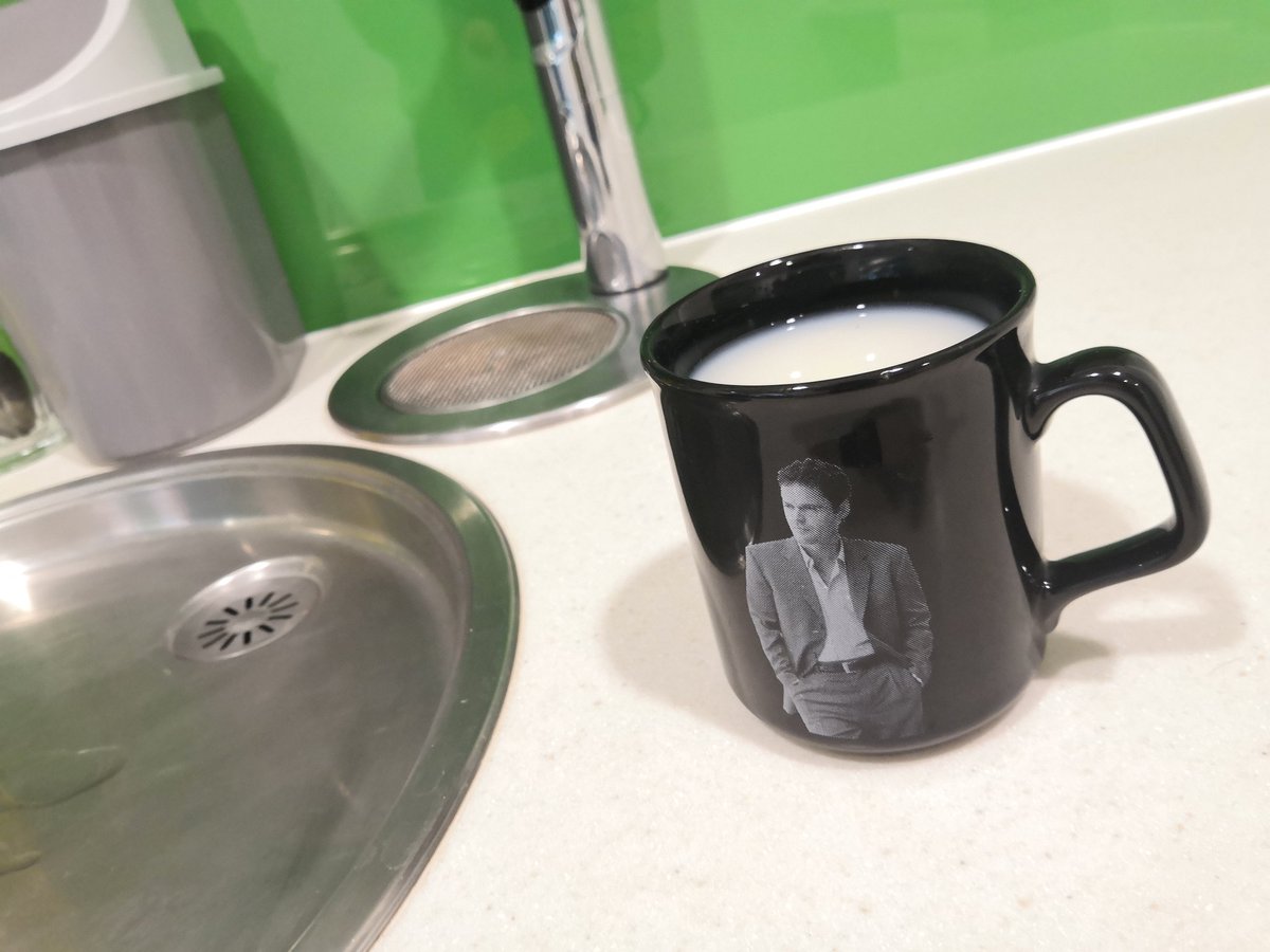 AaronLaw92's tweet image. My colleague puts milk and hot water in before putting 2 tea bags in the cup, this is horrendous.... Plus a Donny Osmond cup. #teafail #help
