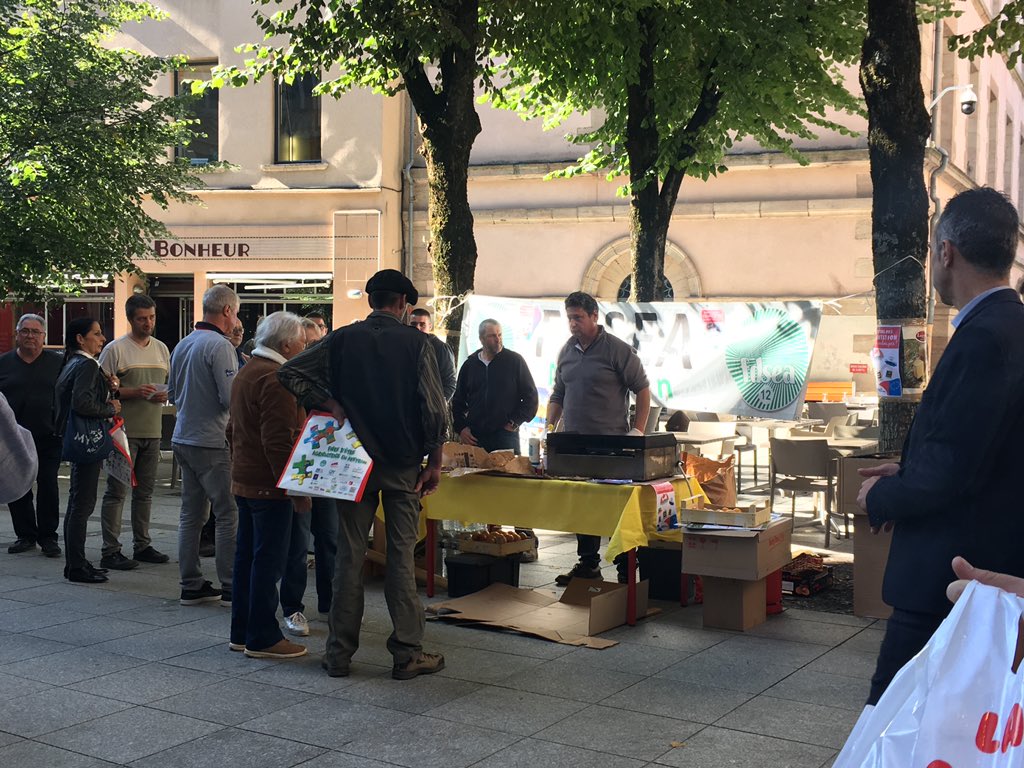 Valérie Imbert (@eupafa) on Twitter photo « N’importons pas l’alimentation que nous ne voulons pas ! » Dégustation de #viande #fromages <a href="/AveyronCVrai/">Aveyron Vivre Vrai</a> <a href="/FDSEA12/">FDSEA Aveyron</a> <a href="/JAveyron/">JA Aveyron</a> « France, veux-tu encore de tes paysans ? » Mise en avant <a href="/agriculture/">agriculture Tweets</a> auprès des consommateurs ! « N’importons pas l’alimentation que nous ne voulons pas ! » Dégustation de #viande #fromages <a href="/AveyronCVrai/">Aveyron Vivre Vrai</a> <a href="/FDSEA12/">FDSEA Aveyron</a> <a href="/JAveyron/">JA Aveyron</a> « France, veux-tu encore de tes paysans ? » Mise en avant <a href="/agriculture/">agriculture Tweets</a> auprès des consommateurs !