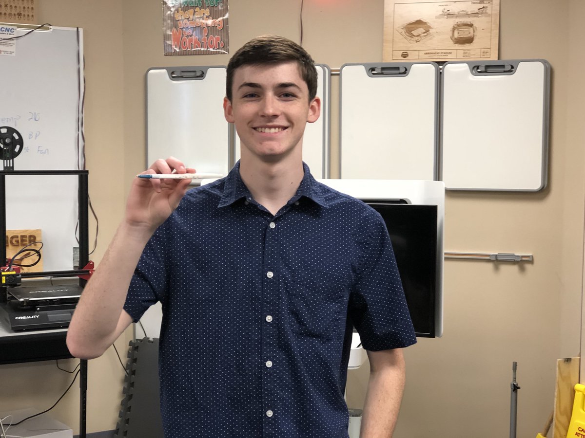 CalebMorgan120's tweet photo. My first 3D printed pen. Sadly it broke so I had to superglue the middle. The next one will have thicker walls. @HagedornScott @t3chl0gic @SabinePassISD @formlabs @AutodeskEDU #3Dprinting https://t.co/brhclc2rcn