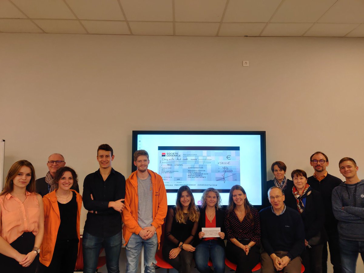 JeanXXIIIMetz's tweet photo. Remise d'un chèque de 5800€ des @H24Jean23 pour l'association @AmisGens au profit d'un orphelinat au Bénin. #Metz #Montignylesmetz #JeanXXIII https://t.co/fspZ0hl926