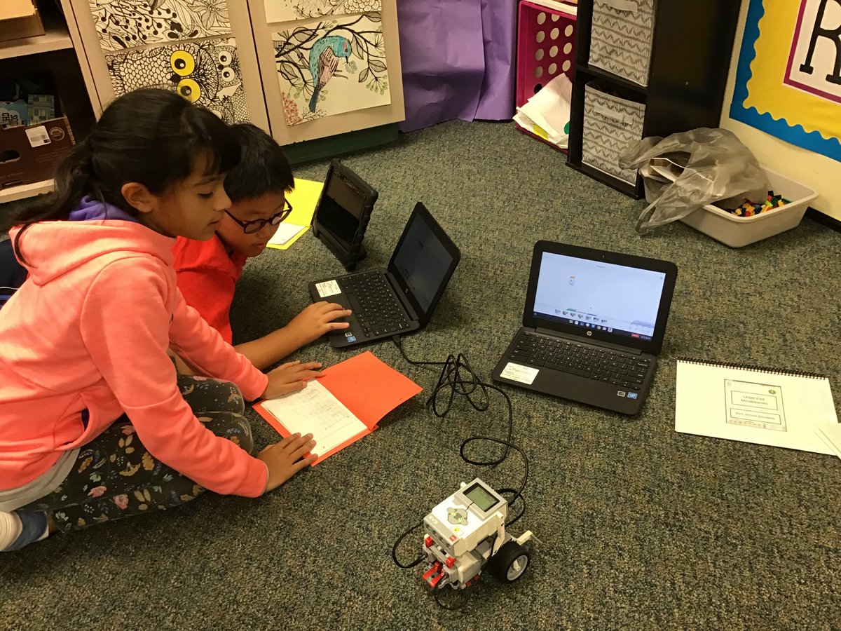 shawnee_gt's tweet photo. #Fortunate5th In these two days we started coding on our @LEGO_Education  EV3 robots and we are researching our big ideas in Passion to Action to plan and take action #tweeteroftheday #FISDQUEST @shawneetrailelm #geniushour https://t.co/qz2tffnEzM