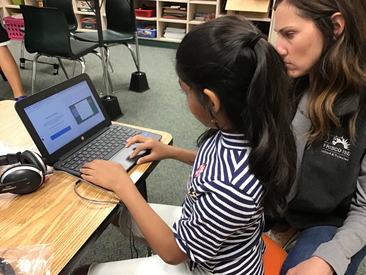 shawnee_gt's tweet photo. #Fortunate5th In these two days we started coding on our @LEGO_Education  EV3 robots and we are researching our big ideas in Passion to Action to plan and take action #tweeteroftheday #FISDQUEST @shawneetrailelm #geniushour https://t.co/qz2tffnEzM