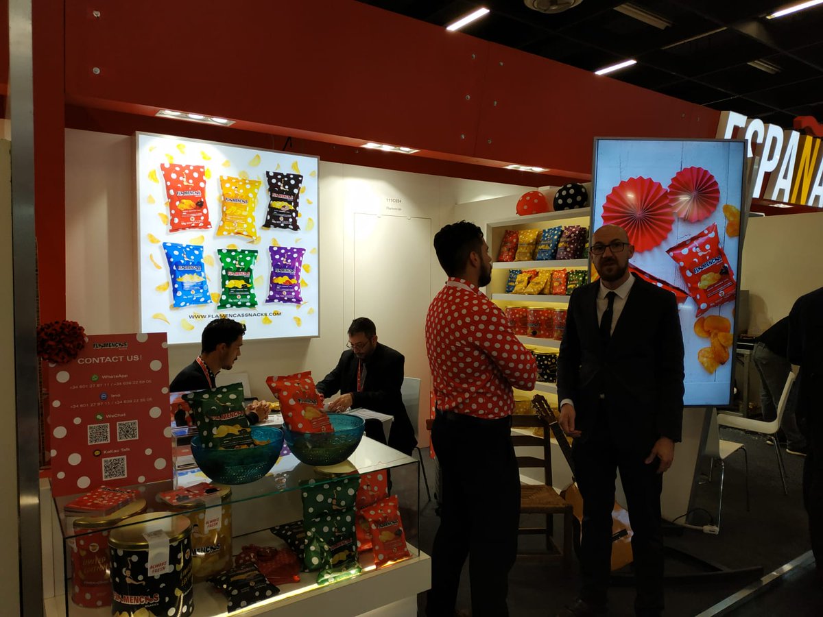 FlamencasSnacks's tweet photo. The most powerful brand of chips from Spain is doing a nice work in @anugacologne #ANUGA2019 A lot of opportunities, many Claes businesses, many countries to start #ANUGA #anuga19
#chips #crisps #patatasfritas #snack #snacking #snacks #spain #espana #food #spanishfood https://t.co/3BL35ZsiPC