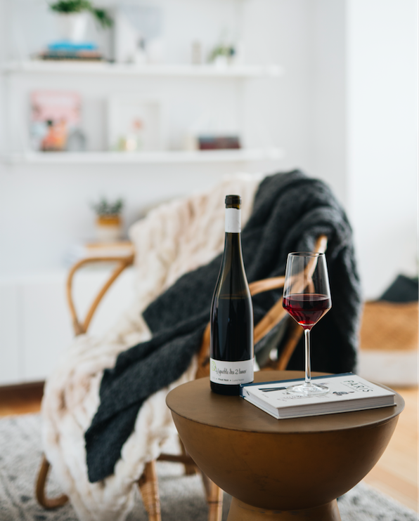 Un Pinot noir et une petite couverture 😊 Le #cocooning automnal façon #Alsace! Vous aimez?

#drinkalsace #vinsalsace